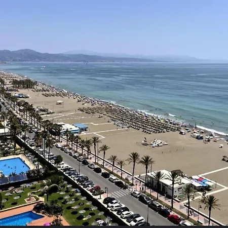 De Lujo En Playamar 托雷莫利诺斯